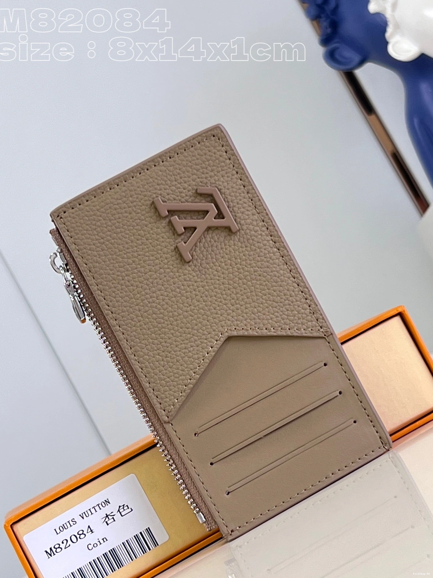 First bag LOUIS CARD COIN VUITTON HOLDER 0803